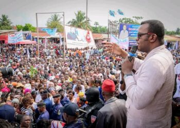 Devant des foules en liesse à Bumba: Jean-Pierre Lihau fédère des masses à la vision de Félix Antoine Tshisekedi