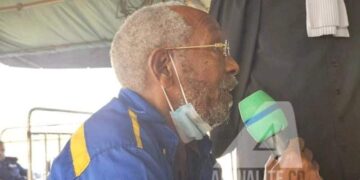 Procès Mwangachuchu: Le prévenu s&rsquo;est présenté à l&rsquo;audience ce mardi sur une chaise roulante, le dispensaire pénitentiaire a noté un problème de tension, l&rsquo;affaire est renvoyée au vendredi