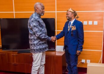 Avec le nouveau chef du secteur de Bakano, Mwami Selemani Kitunda