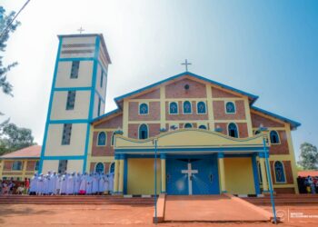 VITAL KAMERHE OFFRE UNE NOUVELLE BASILIQUE À LA PAROISSE SAINTE BERNADETTE DE WALUNGU