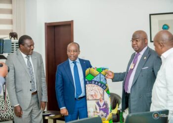 RDC : Mise en œuvre effective de la Décentralisation, Sa Majesté Mwami Godefroid Junior MUNONGO Wa Bayeke chez Me. Eustache MUHANZI