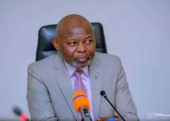 ÉCONOMIE-TRANSPORT : LE VICE-PREMIER MINISTRE VITAL KAMERHE OBTIENT DES TRANSPORTEURS ROUTIERS POIDS LOURD, LA LEVÉE DE LA GRÈVE SUR L&rsquo;AXE KINSHASA-MATADI