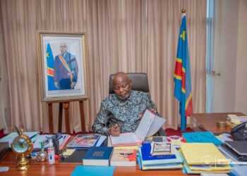 LE VICE- PREMIER MINISTRE, MINISTRE DE L&rsquo;ÉCONOMIE NATIONALE VITAL KAMERHE DÉJÀ DE RETOUR DANS SON BUREAU DE L&rsquo;IMMEUBLE INTELLIGENT AU LENDEMAIN DE LA CAMPAGNE ÉLECTORALE