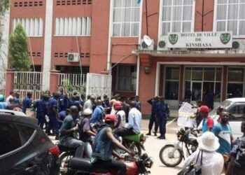 Scandale à Kinshasa : quatre ministères provinciaux et trois commissariats généraux déguerpis pour insolvabilité !