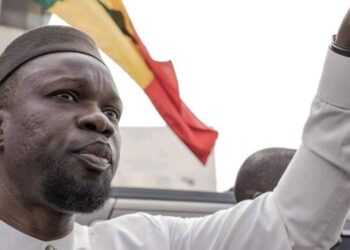 Sénégal: Adji Sarr, l’accusatrice de Ousmane Sonko, a quitté discretement le pays