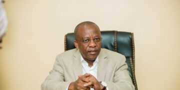 Le Ministre d’État Eustache MUHANZI ,invite ses collaborateurs du Secrétariat Général des Réformes Institutionnelles et ceux de la Décentralisation à ne pas être « défaitistes et à faire le travail que la République attend d’eux »