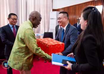 Assemblée nationale : Le président Vital Kamerhe invite l&rsquo;ambassadeur de chine à interpeller les chinois en Situation d&rsquo;illégalité dans l&rsquo;exploitation minière en RDC