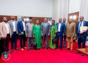 Assemblée nationale : L&rsquo;aprophaco plaide pour la suspension de la mesure de fermeture des pharmacies privés tenues par des propriétaires non pharmaciens dans la ville de Kinshasa