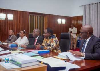 Assemblée nationale : La commission Ad Hoc sur l&rsquo;insalubrité, les constructions anarchiques et les embouteillages dans la ville de Kinshasa présente son Rapport