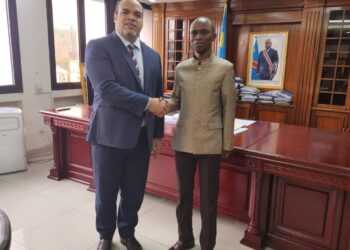 Deux hauts cadres de L’UNC remercient la SNEL Gaborian Mboma Kumaza et Pitshou Nakahosa congratulent le DG Fabrice Lusinde