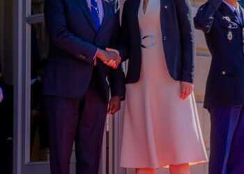 DIPLOMATIE PARLEMENTAIRE – PALAIS BOURBON : LE PRÉSIDENT VITAL KAMERHE ÉCHANGE AVEC SON HOMOLOGUE FRANÇAIS YAËL BRAUN PIVET SUR LES AVANCÉES DIPLOMATIQUES DANS LA RECHERCHE DE LA PAIX EN RDC