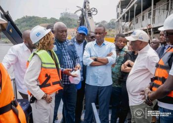 Kin-lutte contre les inondations sur la baie de Ngaliema: Le ministre des ITP, John Banza, lance le dragage de la rivière Gombe