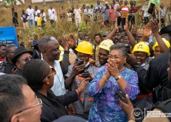 Kongo-Central: Judith Suminwa et John Banza Lunda poursuivent leur mission sur la RN12 et rendent hommage à Joseph Kasa-Vubu