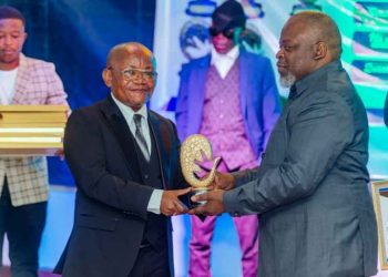 La jeunesse Lega honore le député Michel MOTO MUHIMA, Honorable Président du Luusu Général du Peuple Lega