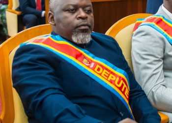 lors que le débat sur la révision constitutionnelle embrase la scène politique congolaise, transformant chaque jour en une foire aux déclarations individuelles, une voix s’élève pour rappeler une règle élémentaire de la discipline politique. Le député national Michel Moto Muhima a recadré le débat avec la fermeté qu’on lui connaît.