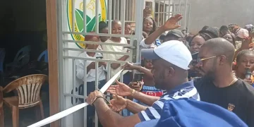 Kikwit : Papy Labila Nkalim inaugure le siège de sa fondation et annonce des projets structurants à l’approche de la Conférence des gouverneurs