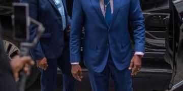 La rentrée parlementaire de mars 2026 restera marquée par une image forte : celle de l’honorable Vital Kamerhe Lwakanyngini, Président de l’Assemblée nationale honoraire, reprenant place au cœur de l’hémicycle.