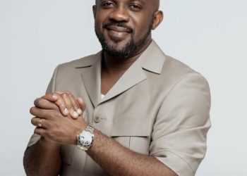 Le sénateur Papy Labila s’investit activement pour l’électrification d’Idiofa