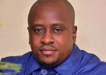 Kinshasa : Benjamin Sekimonyo mobilise la jeunesse de l’UNC pour un grand meeting prévu ce samedi 11 avril au terrain ASSOSA