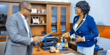 FECOFA : Après avoir déposer sa candidature pour la présidence, Veron Mosengo le Favori, a félicité le Chef de l’État pour son engagement.