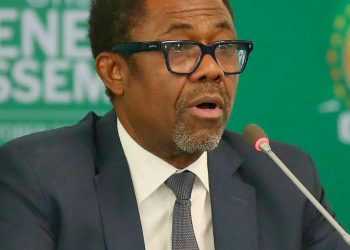 VÉRON MOSENGO-OMBA : UN TECHNOCRATE DISCRET AU SERVICE DU FOOTBALL AFRICAIN