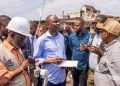 Ngaba : Le Ministre John Banza Lunda relance en urgence les travaux de l’avenue Kianza à Ngaba.