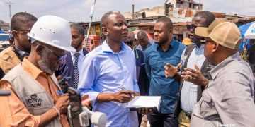 Ngaba : Le Ministre John Banza Lunda relance en urgence les travaux de l’avenue Kianza à Ngaba.