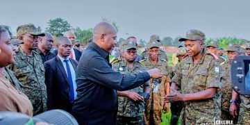 Haut-Uele : le Gouverneur Jean Bakomito dote les FARDC de nouveaux véhicules militaires à Isiro.
