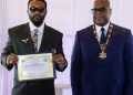 Fally Ipupa décoré par Félix Tshisekedi après son exploit au Stade de France