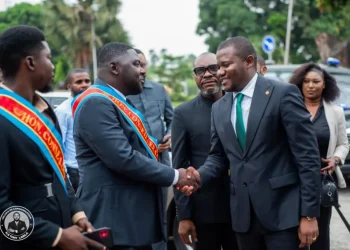 Kinshasa : invité d’honneur à l’ouverture de la session de mai du Conseil communal de Ngaliema, le Sénateur Tony LABILA OBIAL à l’écoute des préoccupations des conseillers communaux et partage son expérience parlementaire